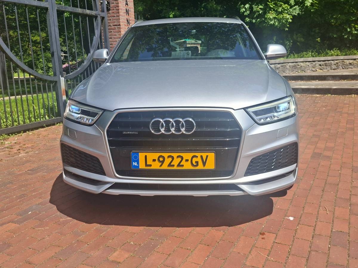 Audi Q3 Audi Q3 2.0 TFSI quattro S-Line Trekhaak Camera Side Assist Leren int.