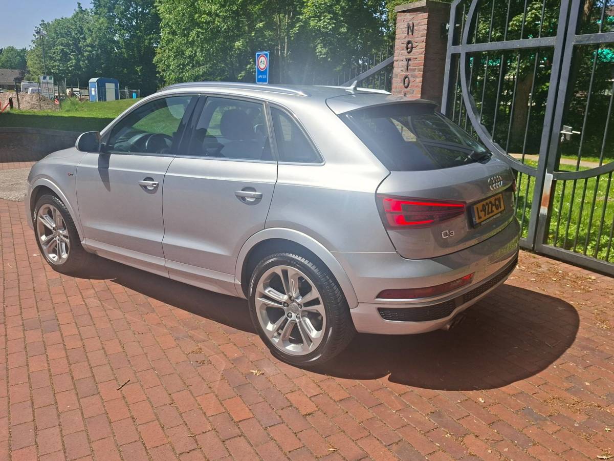 Audi Q3 Audi Q3 2.0 TFSI quattro S-Line Trekhaak Camera Side Assist Leren int.