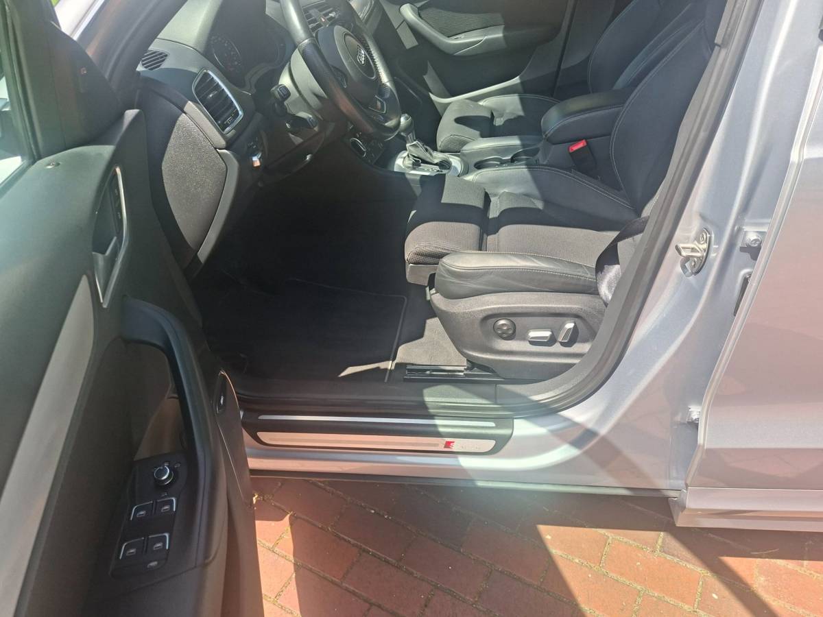 Audi Q3 Audi Q3 2.0 TFSI quattro S-Line Trekhaak Camera Side Assist Leren int.