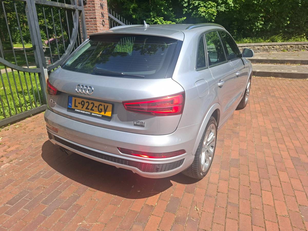 Audi Q3 Audi Q3 2.0 TFSI quattro S-Line Trekhaak Camera Side Assist Leren int.