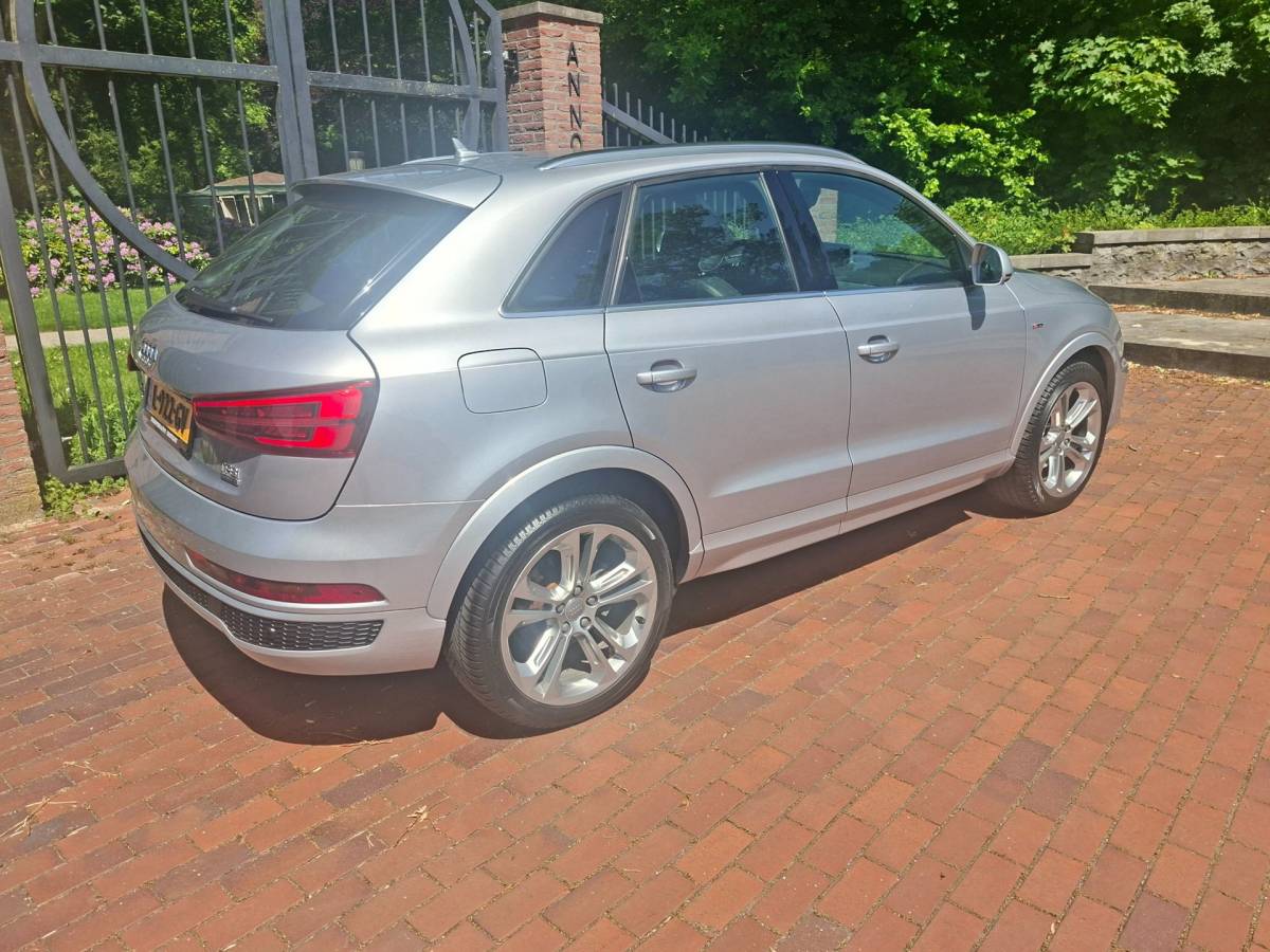 Audi Q3 Audi Q3 2.0 TFSI quattro S-Line Trekhaak Camera Side Assist Leren int.