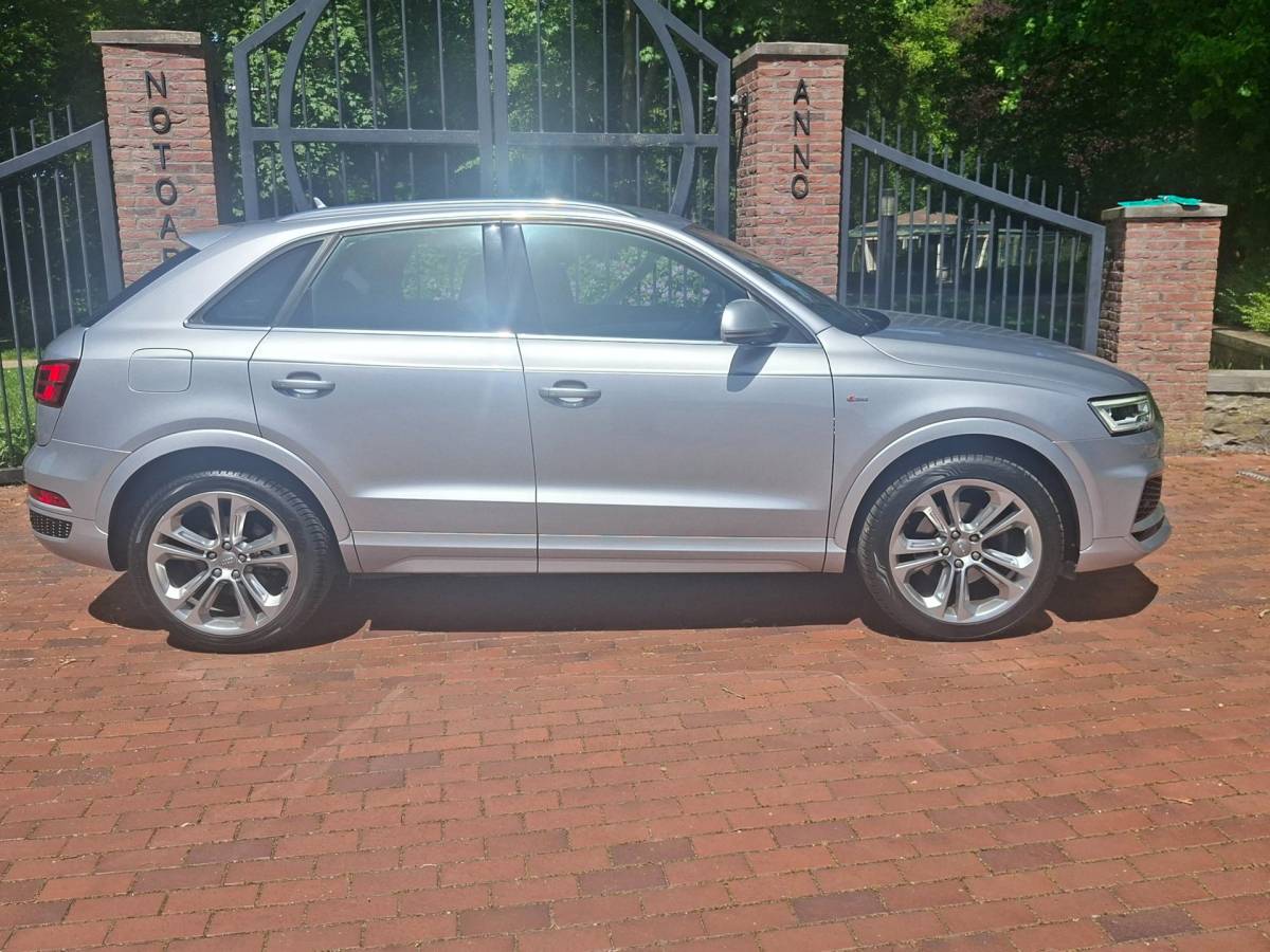 Audi Q3 Audi Q3 2.0 TFSI quattro S-Line Trekhaak Camera Side Assist Leren int.