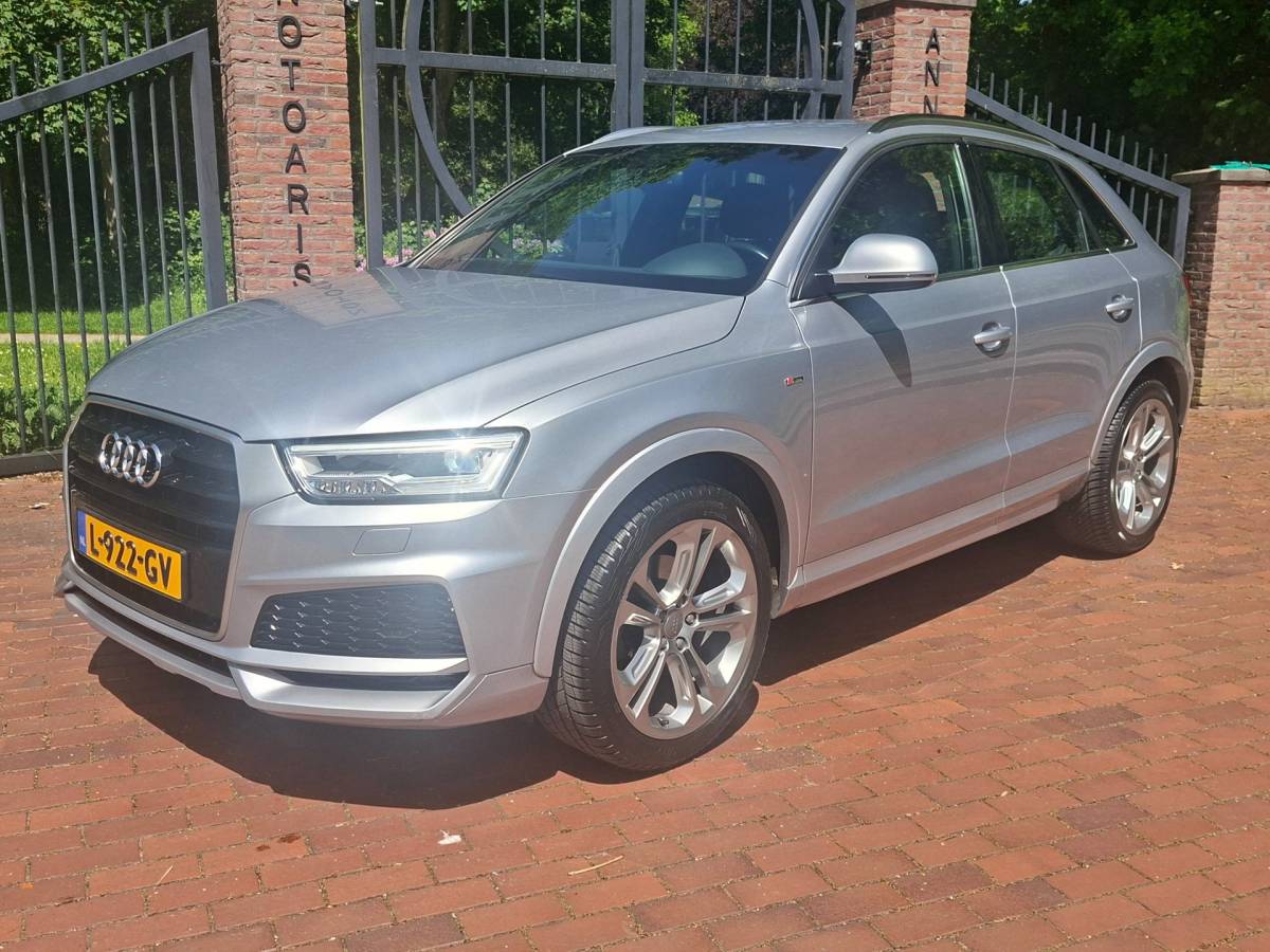 Audi Q3 Audi Q3 2.0 TFSI quattro S-Line Trekhaak Camera Side Assist Leren int.