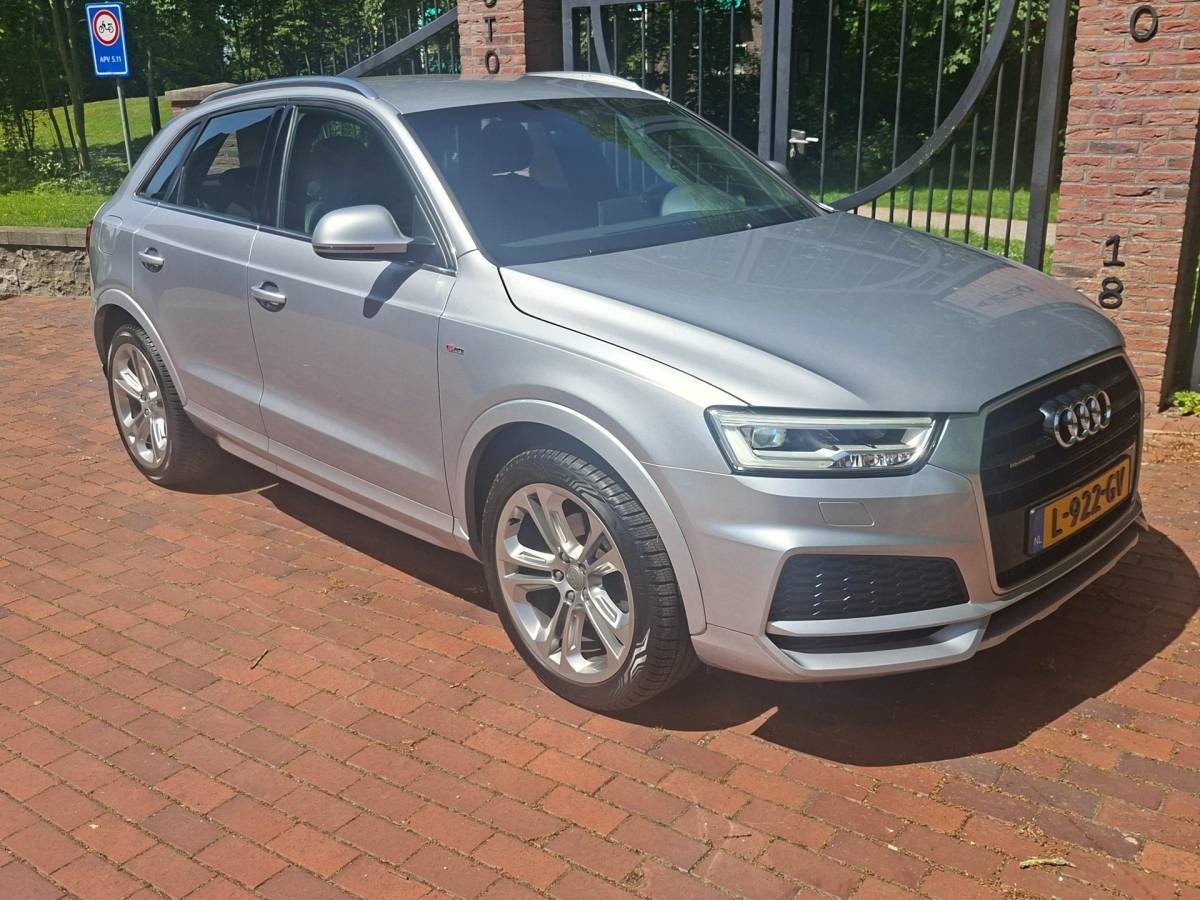 Audi Q3 Audi Q3 2.0 TFSI quattro S-Line Trekhaak Camera Side Assist Leren int.