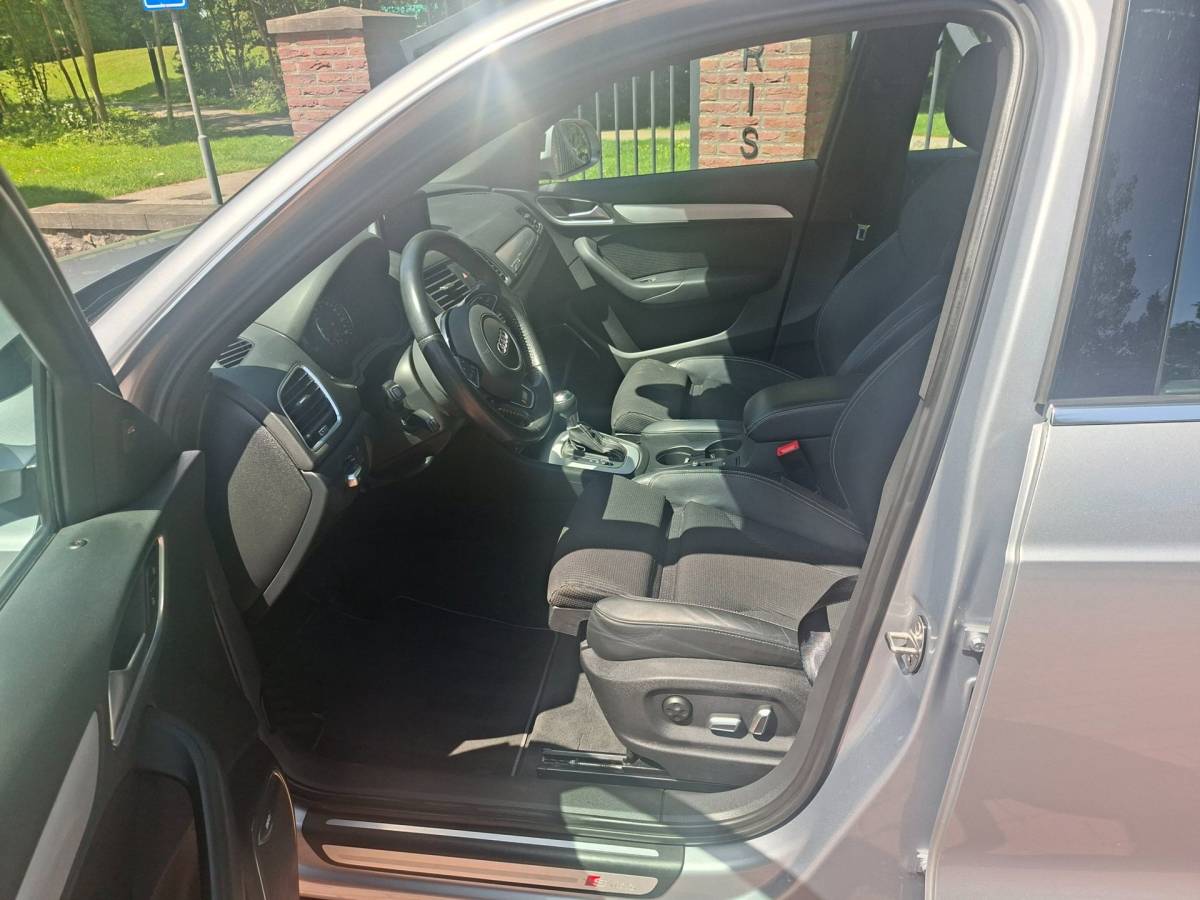 Audi Q3 Audi Q3 2.0 TFSI quattro S-Line Trekhaak Camera Side Assist Leren int.
