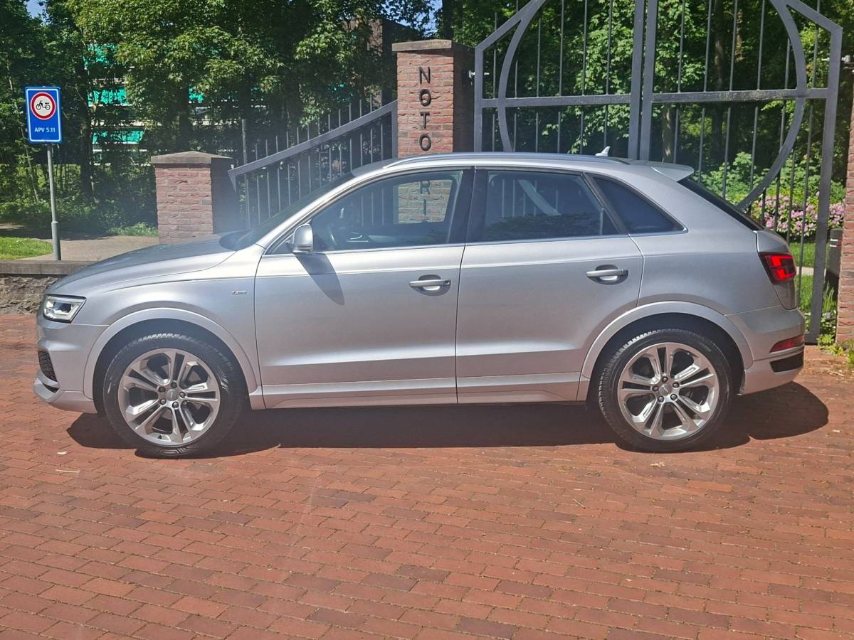 Audi Q3 Audi Q3 2.0 TFSI quattro S-Line Trekhaak Camera Side Assist Leren int.