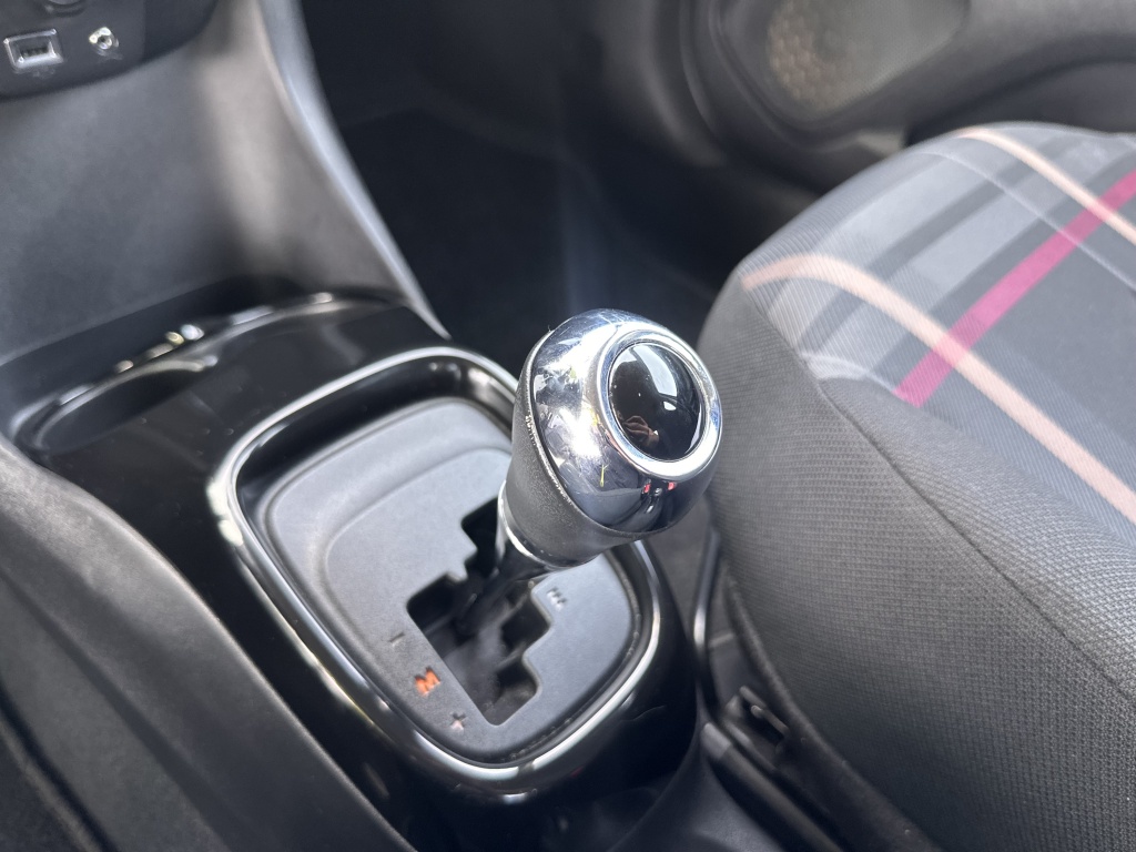 Peugeot 108 Peugeot 108 1.0 VTi Allure Aut. Zwart 5Drs Airco NL Auto NAP