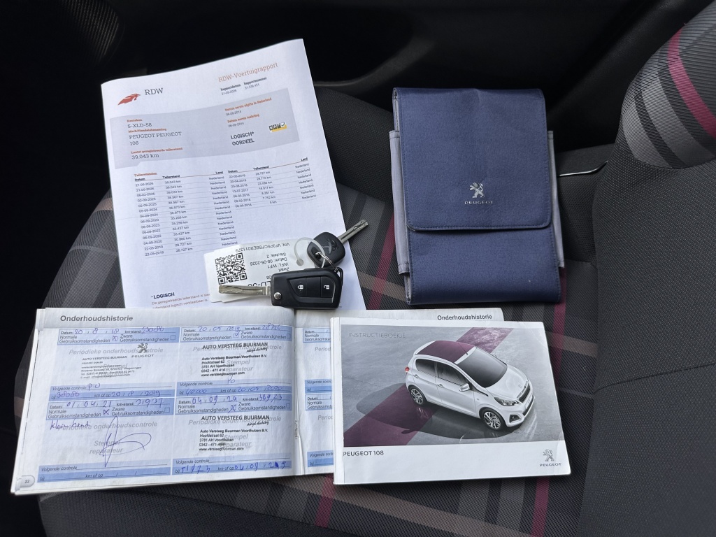 Peugeot 108 Peugeot 108 1.0 VTi Allure Aut. Zwart 5Drs Airco NL Auto NAP