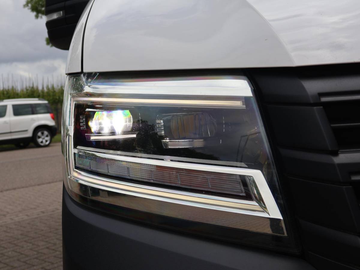 Volkswagen Crafter Volkswagen Crafter 35 2.0 TDI 177 PK AUT. L3H3 + 3000 KG TREKHAAK | ADAPTIVE CRUISE | LED | CAMERA | CARPLAY | STOELVERW.