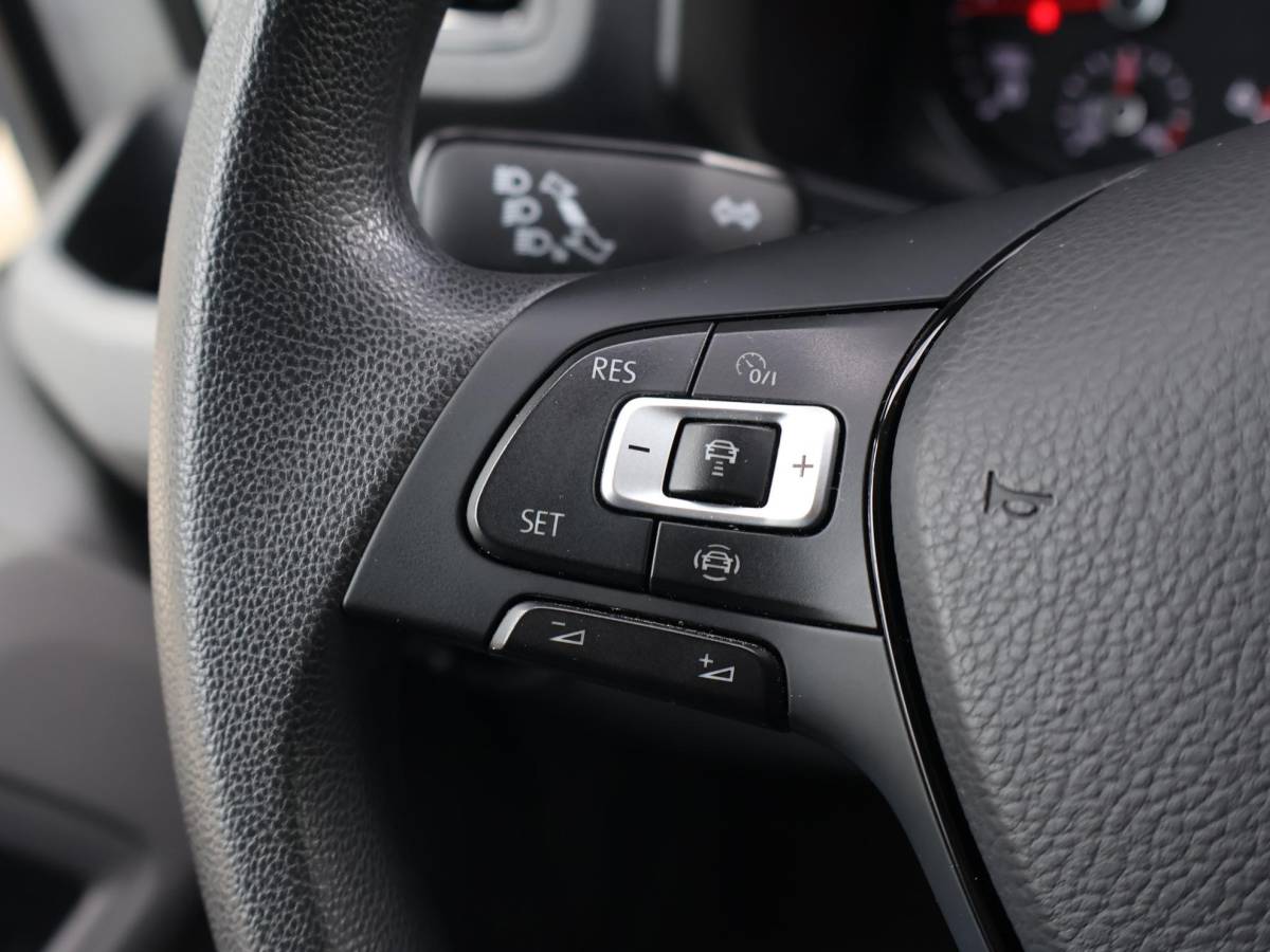 Volkswagen Crafter Volkswagen Crafter 35 2.0 TDI 177 PK AUT. L3H3 + 3000 KG TREKHAAK | ADAPTIVE CRUISE | LED | CAMERA | CARPLAY | STOELVERW.