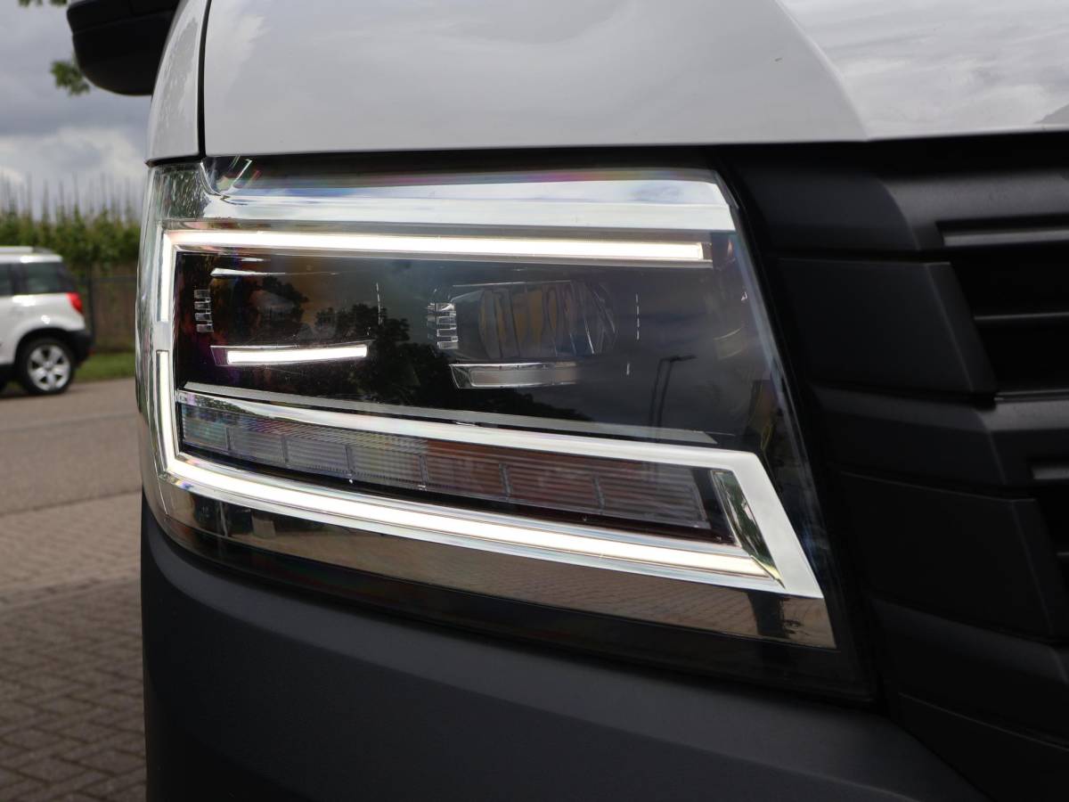 Volkswagen Crafter Volkswagen Crafter 35 2.0 TDI 177 PK AUT. L3H3 + 3000 KG TREKHAAK | ADAPTIVE CRUISE | LED | CAMERA | CARPLAY | STOELVERW.