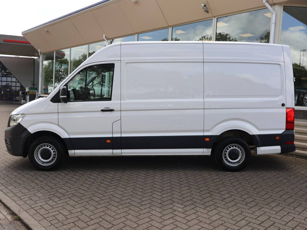 Volkswagen Crafter Volkswagen Crafter 35 2.0 TDI 177 PK AUT. L3H3 + 3000 KG TREKHAAK | ADAPTIVE CRUISE | LED | CAMERA | CARPLAY | STOELVERW.