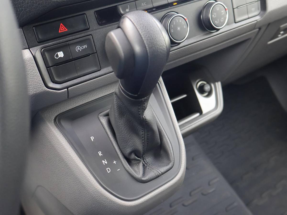 Volkswagen Crafter Volkswagen Crafter 35 2.0 TDI 177 PK AUT. L3H3 + 3000 KG TREKHAAK | ADAPTIVE CRUISE | LED | CAMERA | CARPLAY | STOELVERW.