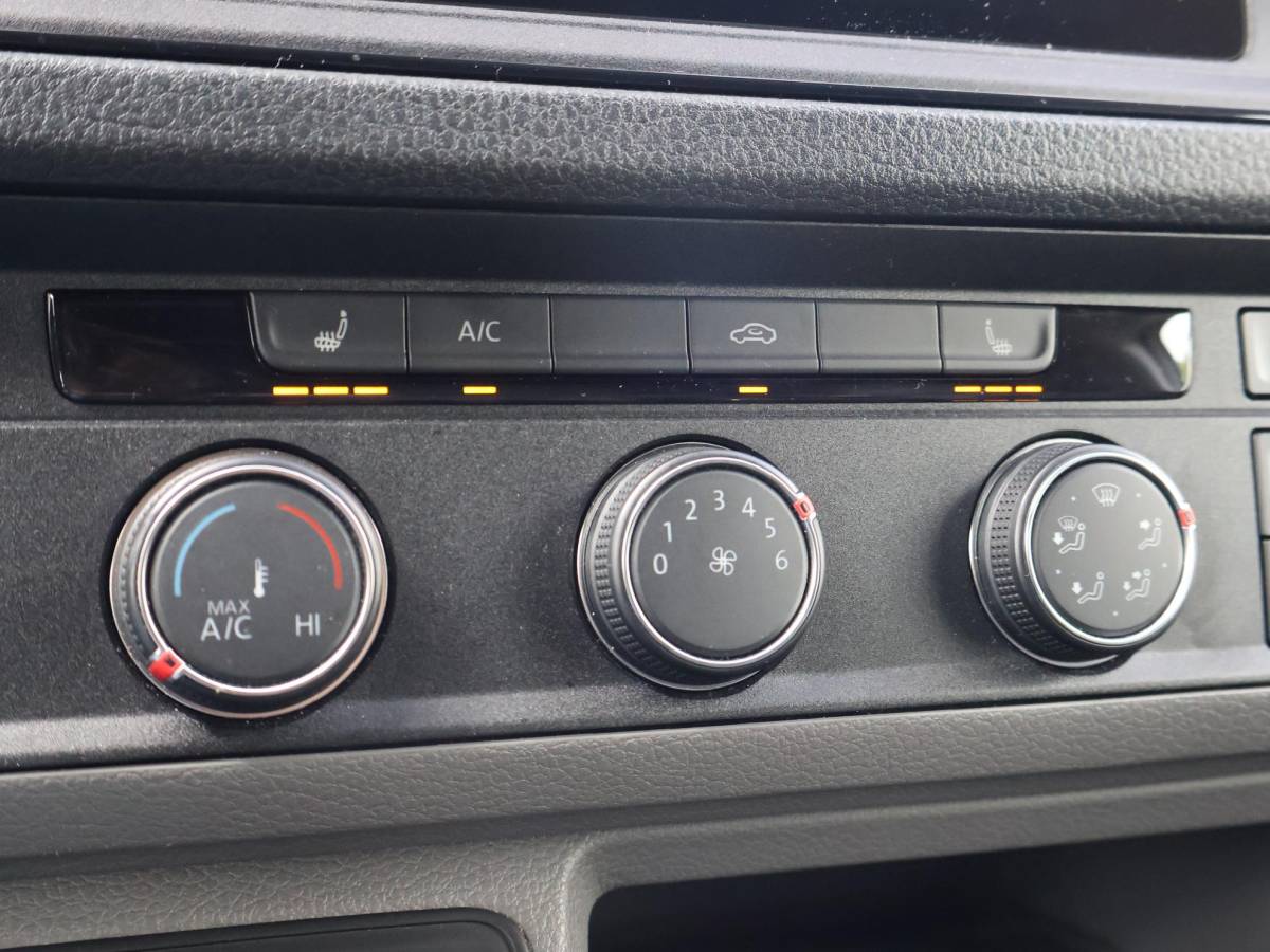 Volkswagen Crafter Volkswagen Crafter 35 2.0 TDI 177 PK AUT. L3H3 + 3000 KG TREKHAAK | ADAPTIVE CRUISE | LED | CAMERA | CARPLAY | STOELVERW.
