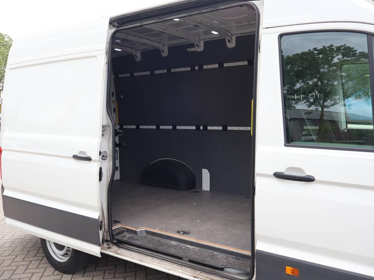 Volkswagen Crafter Volkswagen Crafter 35 2.0 TDI 177 PK AUT. L3H3 + 3000 KG TREKHAAK | ADAPTIVE CRUISE | LED | CAMERA | CARPLAY | STOELVERW.