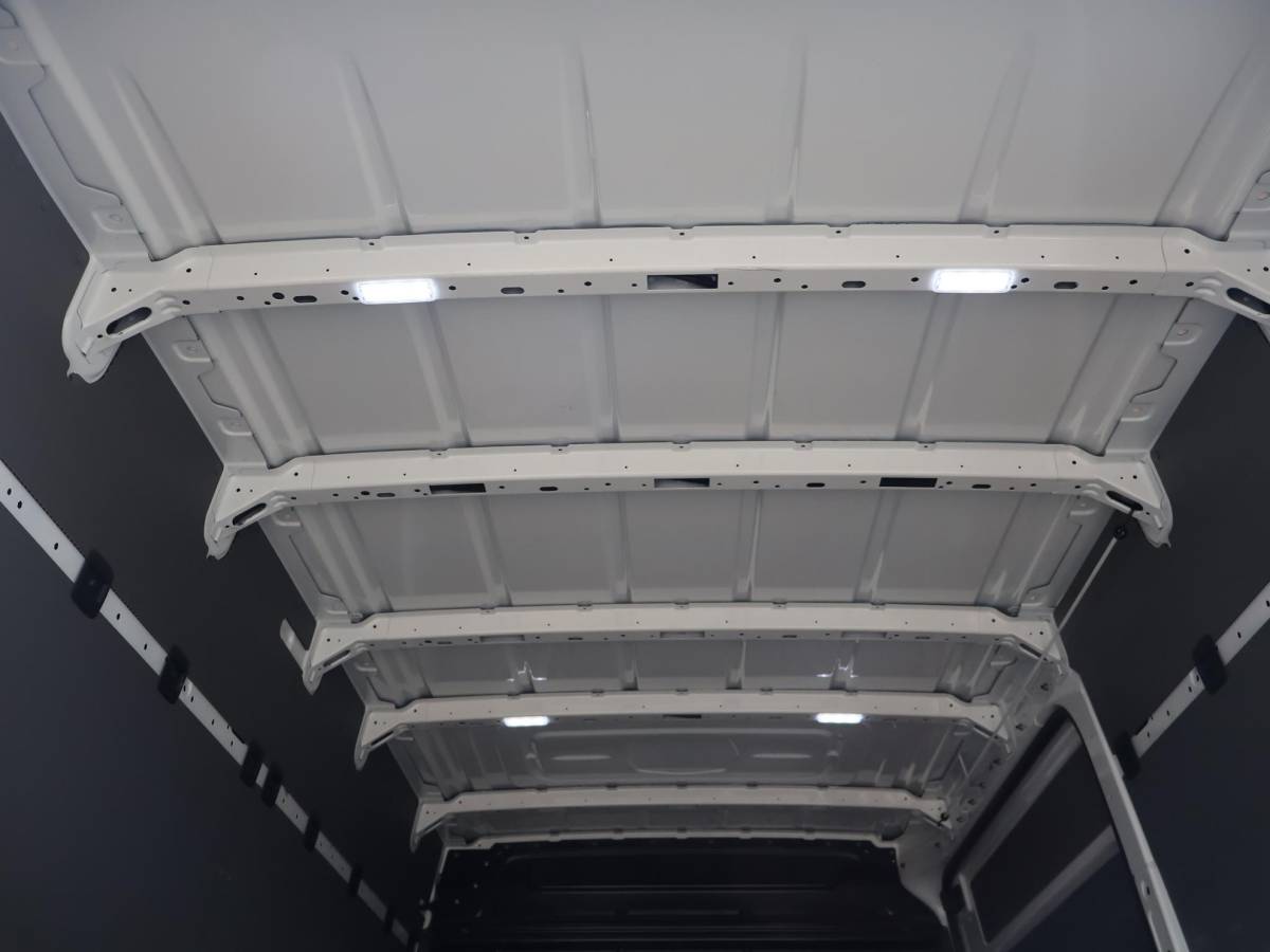 Volkswagen Crafter Volkswagen Crafter 35 2.0 TDI 177 PK AUT. L3H3 + 3000 KG TREKHAAK | ADAPTIVE CRUISE | LED | CAMERA | CARPLAY | STOELVERW.