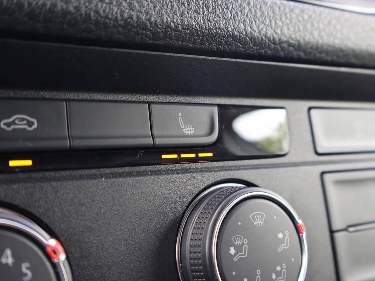 Volkswagen Crafter Volkswagen Crafter 35 2.0 TDI 177 PK AUT. L3H3 + 3000 KG TREKHAAK | ADAPTIVE CRUISE | LED | CAMERA | CARPLAY | STOELVERW.