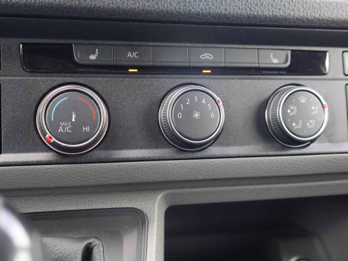 Volkswagen Crafter Volkswagen Crafter 35 2.0 TDI 177 PK AUT. L3H3 + 3000 KG TREKHAAK | ADAPTIVE CRUISE | LED | CAMERA | CARPLAY | STOELVERW.