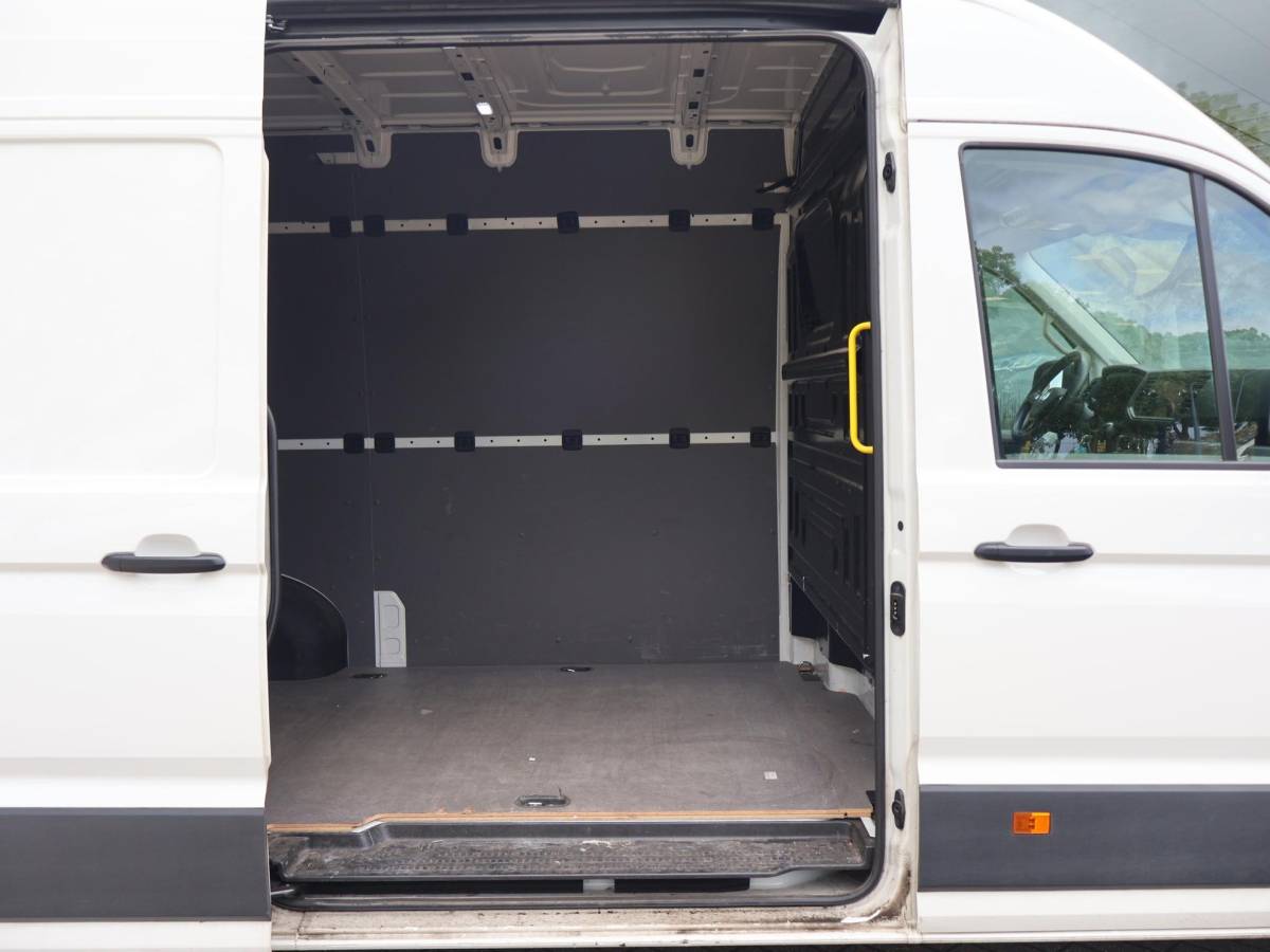 Volkswagen Crafter Volkswagen Crafter 35 2.0 TDI 177 PK AUT. L3H3 + 3000 KG TREKHAAK | ADAPTIVE CRUISE | LED | CAMERA | CARPLAY | STOELVERW.