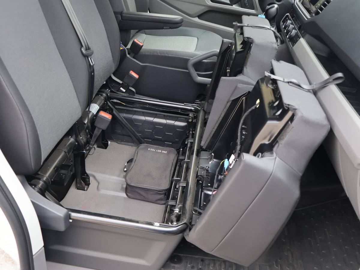 Volkswagen Crafter Volkswagen Crafter 35 2.0 TDI 177 PK AUT. L3H3 + 3000 KG TREKHAAK | ADAPTIVE CRUISE | LED | CAMERA | CARPLAY | STOELVERW.