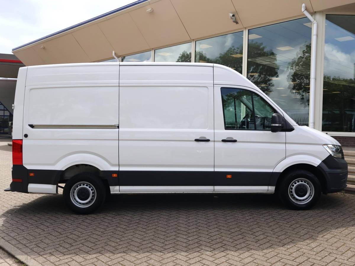Volkswagen Crafter Volkswagen Crafter 35 2.0 TDI 177 PK AUT. L3H3 + 3000 KG TREKHAAK | ADAPTIVE CRUISE | LED | CAMERA | CARPLAY | STOELVERW.