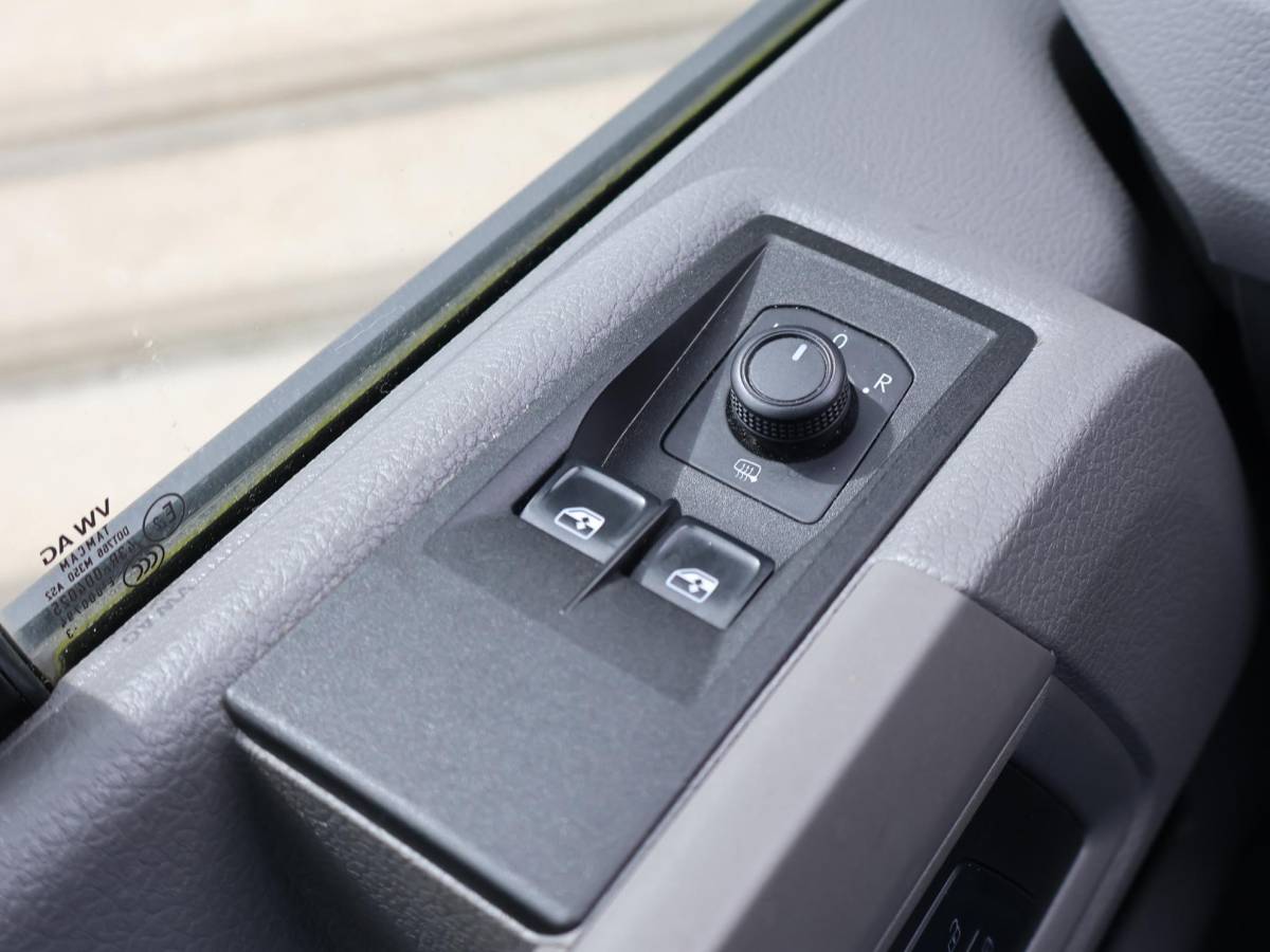 Volkswagen Crafter Volkswagen Crafter 35 2.0 TDI 177 PK AUT. L3H3 + 3000 KG TREKHAAK | ADAPTIVE CRUISE | LED | CAMERA | CARPLAY | STOELVERW.