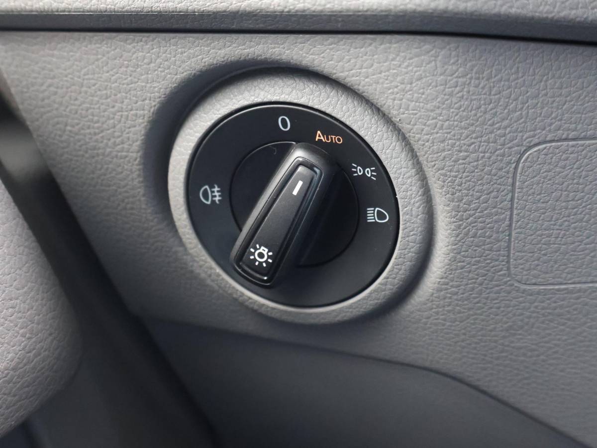 Volkswagen Crafter Volkswagen Crafter 35 2.0 TDI 177 PK AUT. L3H3 + 3000 KG TREKHAAK | ADAPTIVE CRUISE | LED | CAMERA | CARPLAY | STOELVERW.
