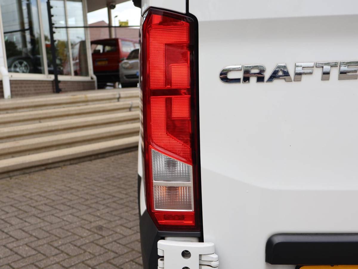 Volkswagen Crafter Volkswagen Crafter 35 2.0 TDI 177 PK AUT. L3H3 + 3000 KG TREKHAAK | ADAPTIVE CRUISE | LED | CAMERA | CARPLAY | STOELVERW.