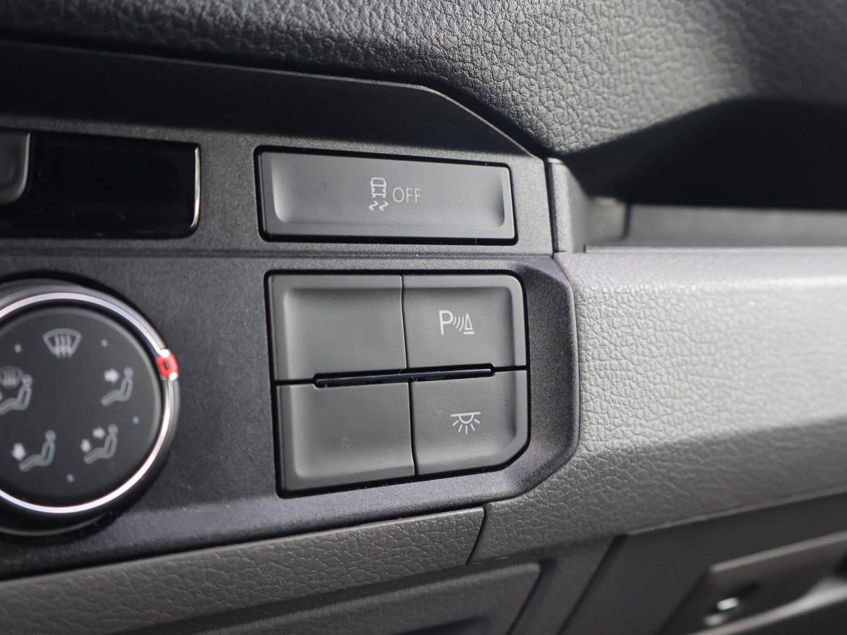 Volkswagen Crafter Volkswagen Crafter 35 2.0 TDI 177 PK AUT. L3H3 + 3000 KG TREKHAAK | ADAPTIVE CRUISE | LED | CAMERA | CARPLAY | STOELVERW.