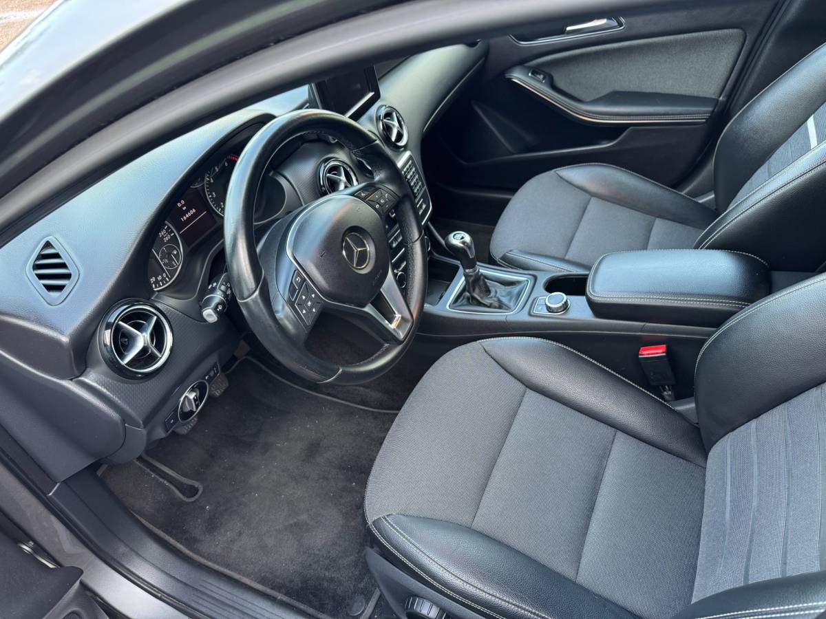 Mercedes-Benz A-Klasse Mercedes-Benz A-klasse 180 Ambition APPLE CARPLAY!!