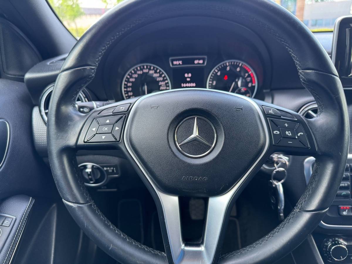 Mercedes-Benz A-Klasse Mercedes-Benz A-klasse 180 Ambition APPLE CARPLAY!!