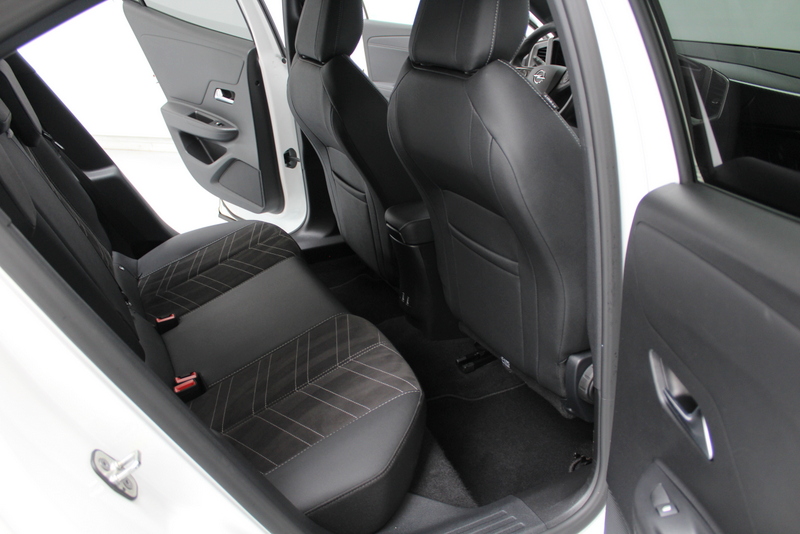 Opel Mokka Opel Mokka 1.2 Turbo Level 5 131PK, RIJKLAAR | AUTOMAAT |STUURVERWARMING | LEER/ALCANTARA | CAMERA | PARKEERSENSOREN