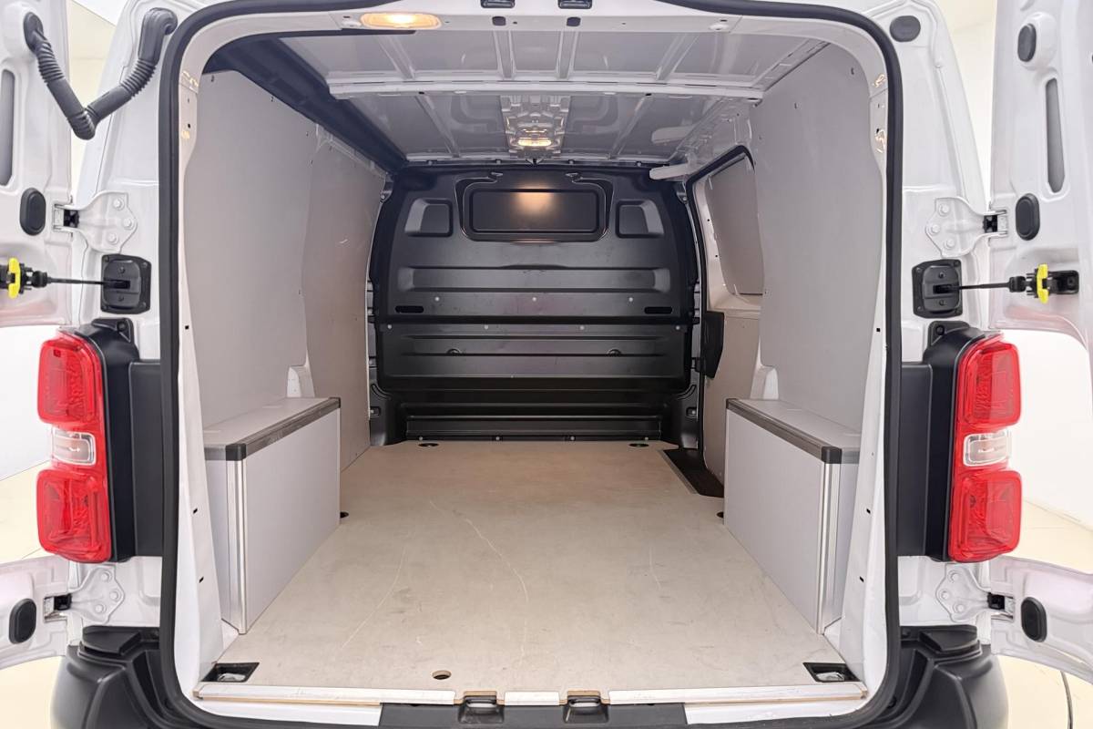 Fiat Scudo Fiat Scudo 2.0 Diesel 180pk Automaat L2 | Navigatie | Achteruitrijcamera | Laadruimte betimmering | 3 Zitplaatsen | Mistlampen voor | Cruise control | Airco