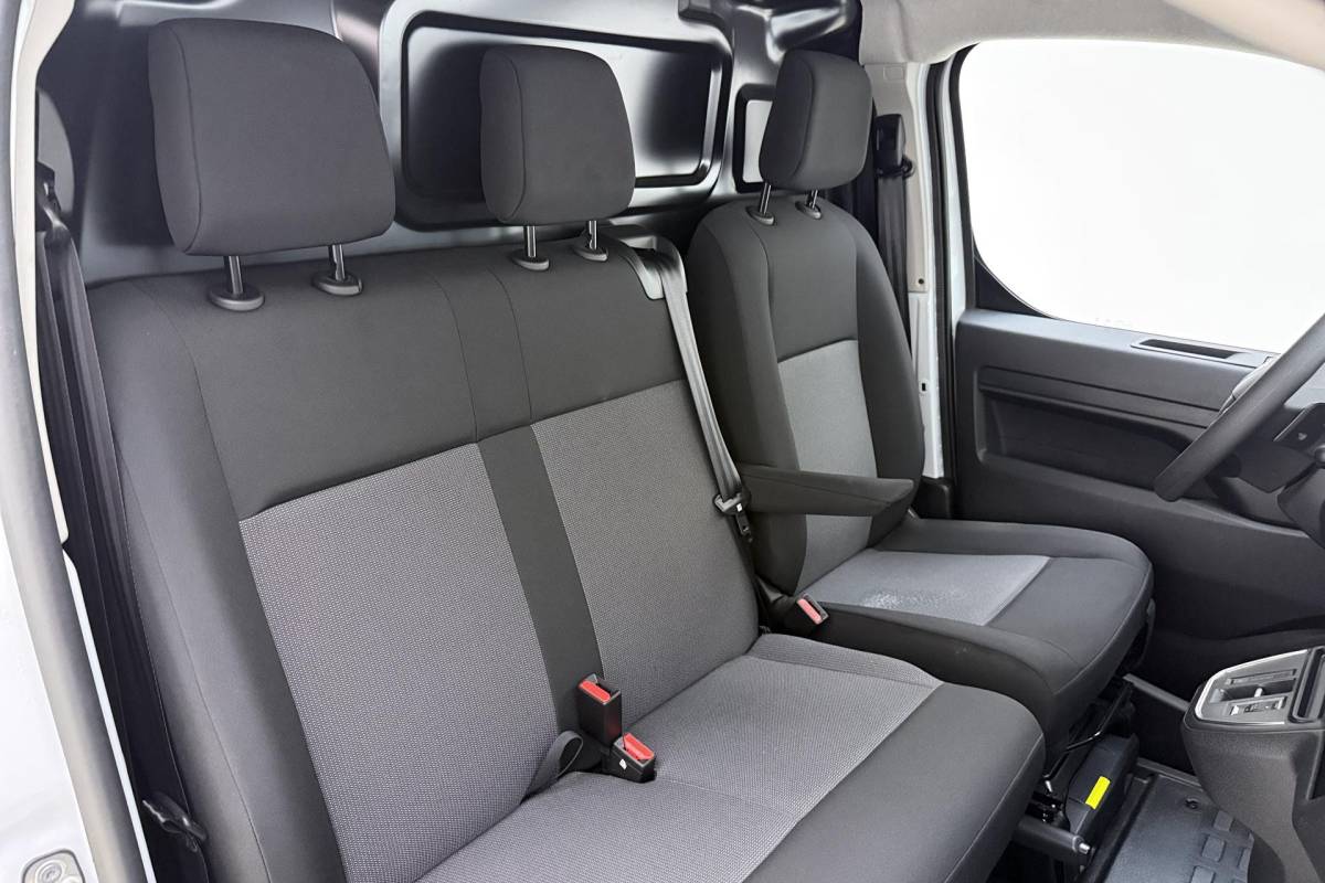 Fiat Scudo Fiat Scudo 2.0 Diesel 180pk Automaat L2 | Navigatie | Achteruitrijcamera | Laadruimte betimmering | 3 Zitplaatsen | Mistlampen voor | Cruise control | Airco