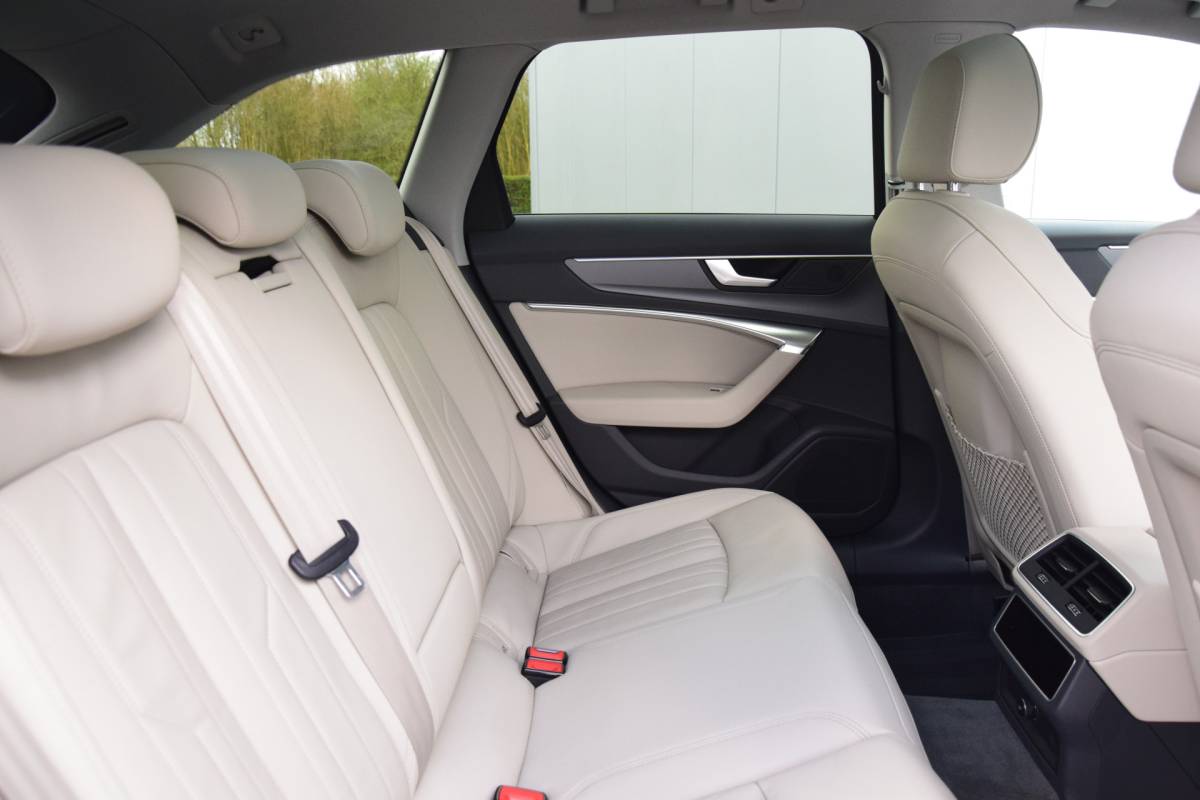 Audi A6 Audi A6 Avant 40 TDI Automaat Pano/dak Leer/Verwarmd/Voor/Achter Led Camera