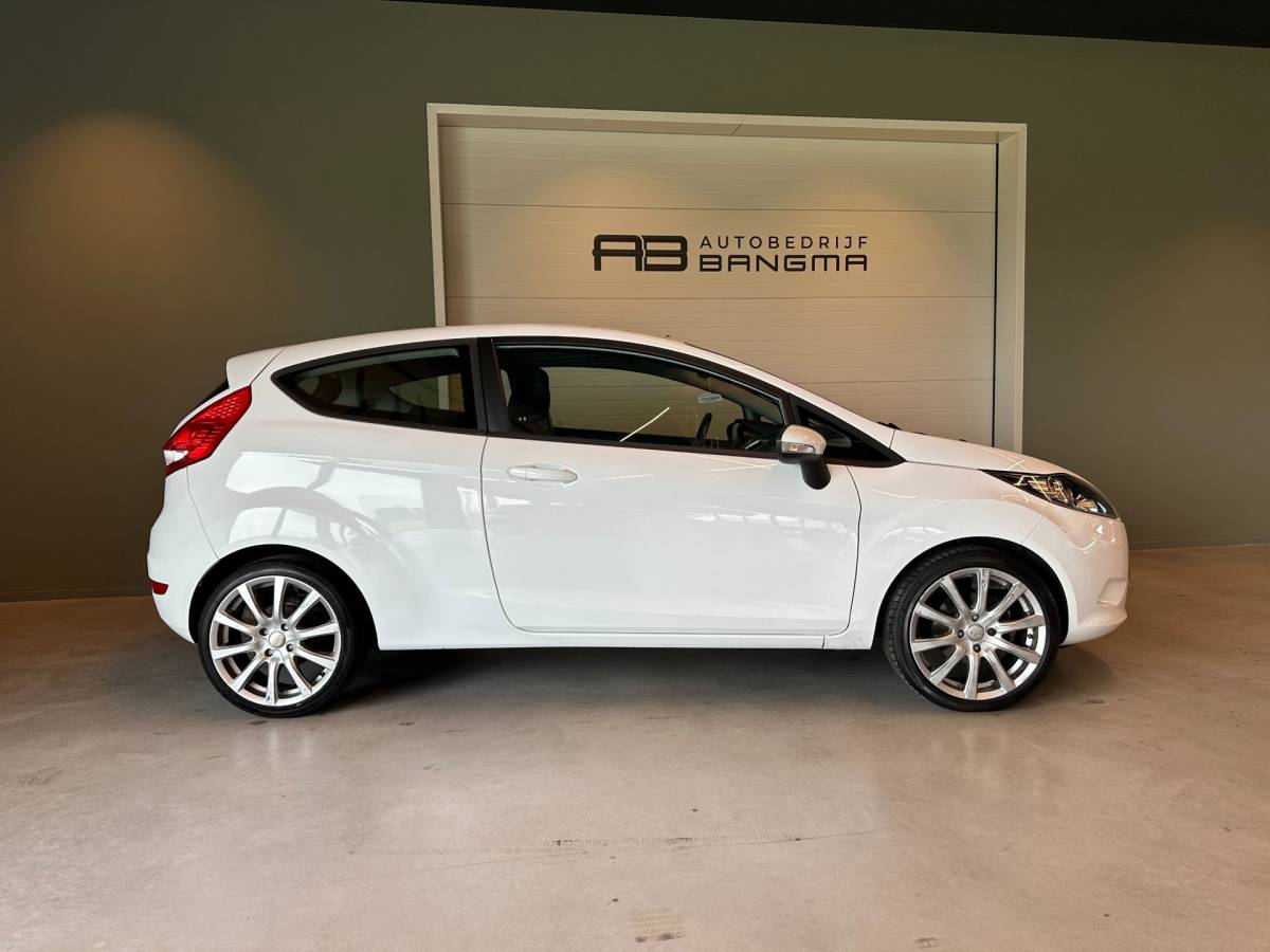 Ford Fiesta Ford Fiesta 1.25 TREND-uitv|CLIMA AIRCO|LM-VELGEN|ISOFIX|VOICE CONTROL|USB+AUX|VOORRUITVERWARMING|nwe APK+OH.BEURT BIJ AFLEVERING