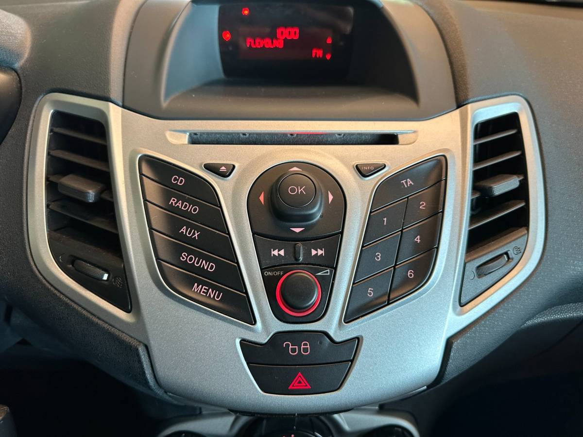 Ford Fiesta Ford Fiesta 1.25 TREND-uitv|CLIMA AIRCO|LM-VELGEN|ISOFIX|VOICE CONTROL|USB+AUX|VOORRUITVERWARMING|nwe APK+OH.BEURT BIJ AFLEVERING