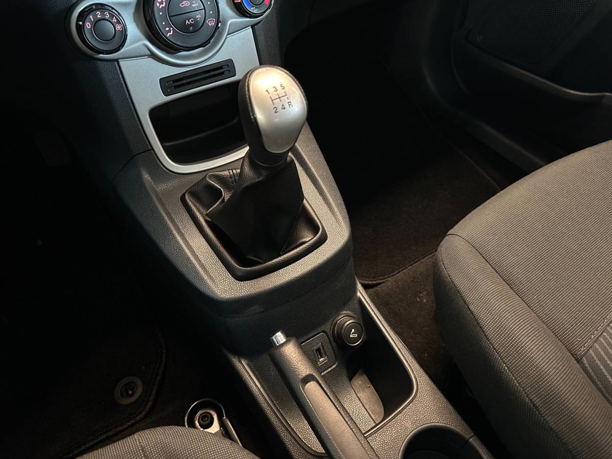 Ford Fiesta Ford Fiesta 1.25 TREND-uitv|CLIMA AIRCO|LM-VELGEN|ISOFIX|VOICE CONTROL|USB+AUX|VOORRUITVERWARMING|nwe APK+OH.BEURT BIJ AFLEVERING
