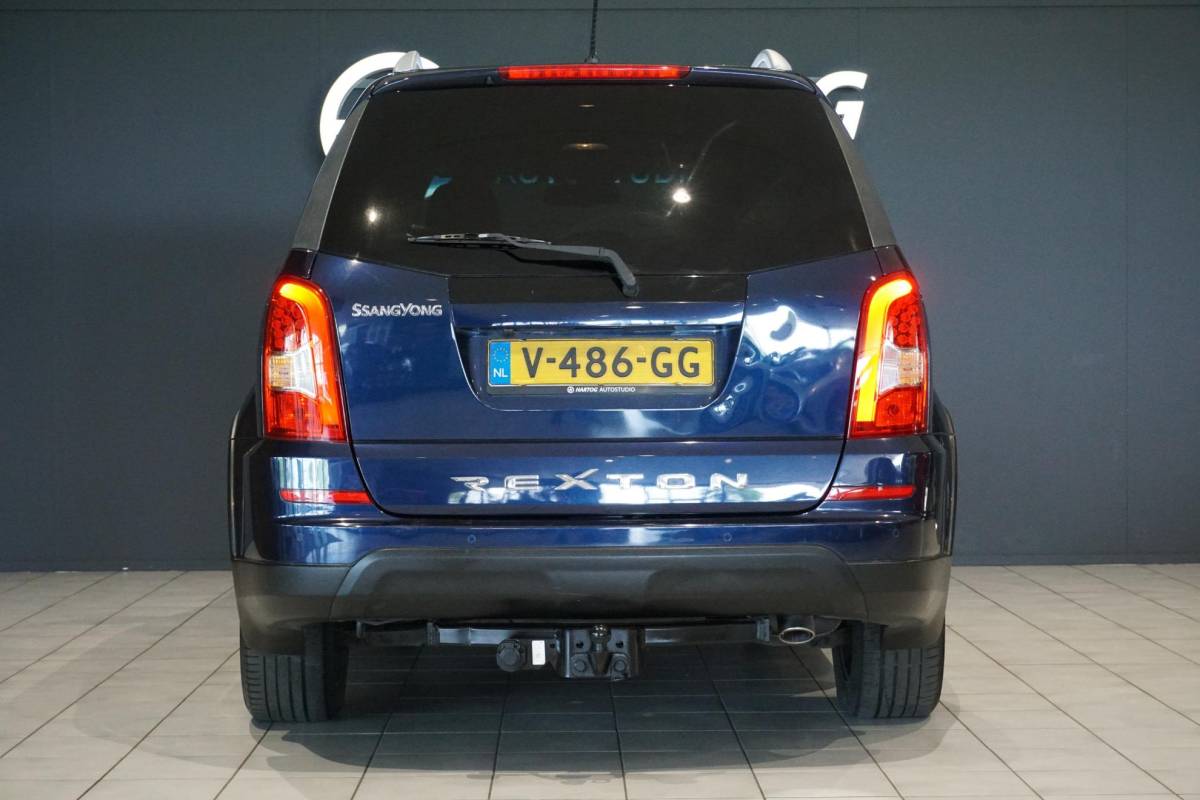 SsangYong Rexton SsangYong Rexton RX 220 e-XDI Sapphire + CAMERA / STOELVERWARMING / LEDER