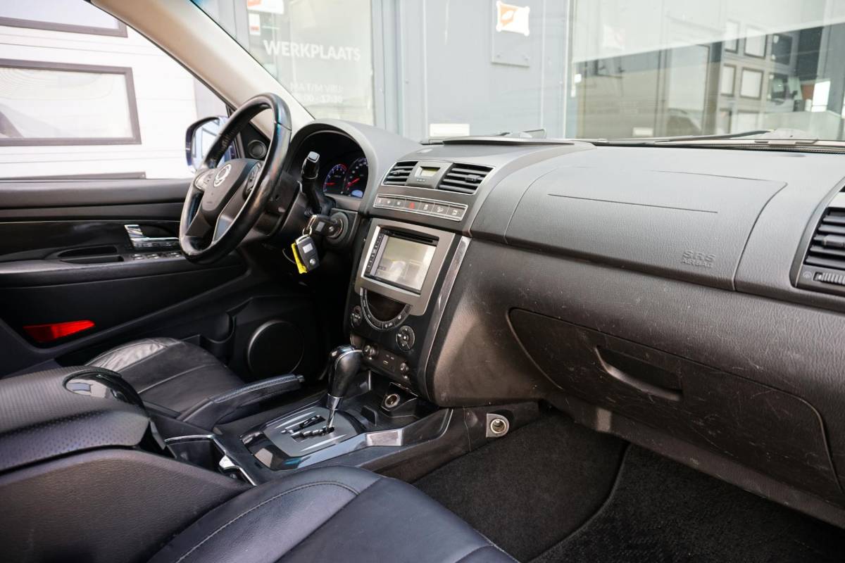 SsangYong Rexton SsangYong Rexton RX 220 e-XDI Sapphire + CAMERA / STOELVERWARMING / LEDER