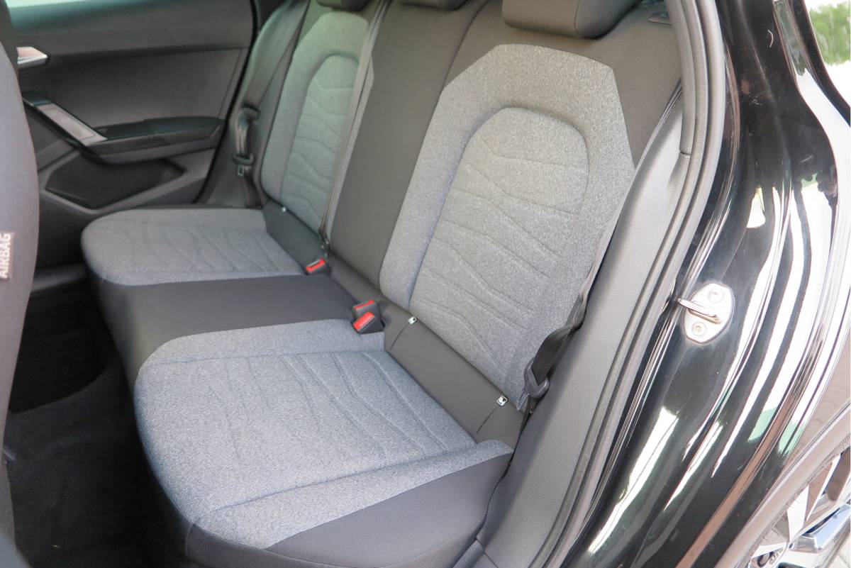 SEAT Arona SEAT Arona 1.0 TSI 70KW 95PK Xperience Connect,Led Matrix , Virtual cockpit, Keyless, Adaptive cruise, PDC, 18″ LMV , Navi,App / smartlink , Bleutooth , DAB+ etc. Dealer onderhouden .
