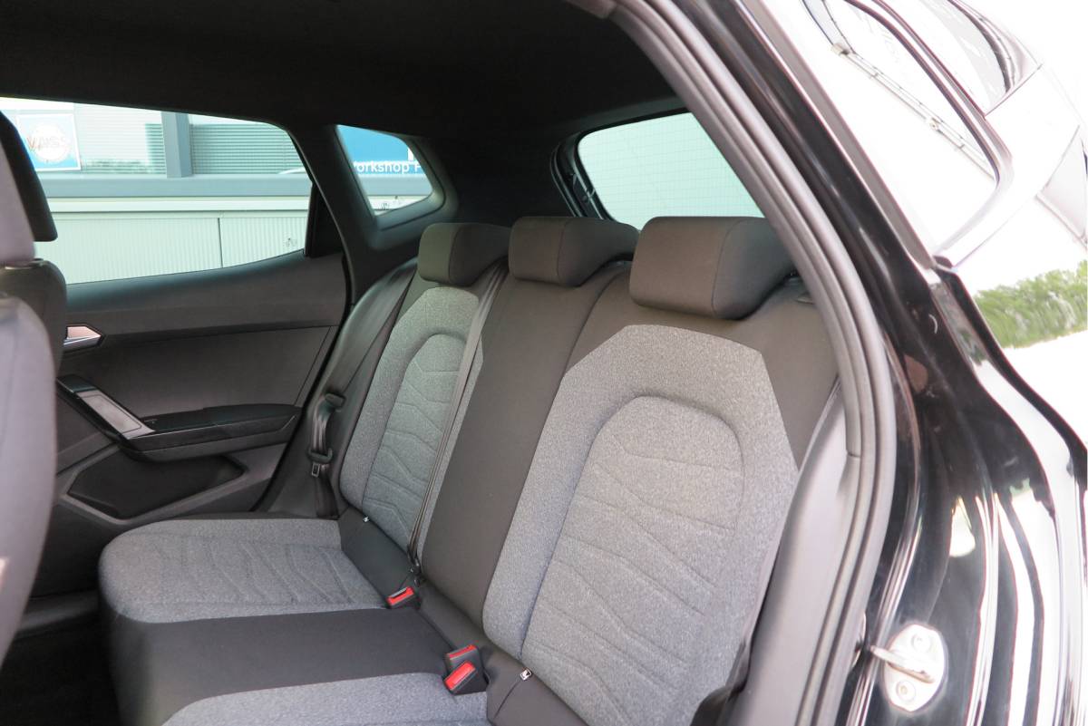 SEAT Arona SEAT Arona 1.0 TSI 70KW 95PK Xperience Connect,Led Matrix , Virtual cockpit, Keyless, Adaptive cruise, PDC, 18″ LMV , Navi,App / smartlink , Bleutooth , DAB+ etc. Dealer onderhouden .