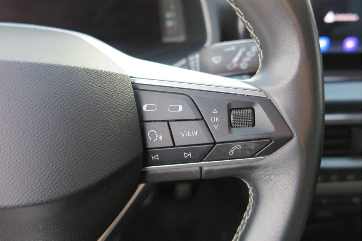 SEAT Arona SEAT Arona 1.0 TSI 70KW 95PK Xperience Connect,Led Matrix , Virtual cockpit, Keyless, Adaptive cruise, PDC, 18″ LMV , Navi,App / smartlink , Bleutooth , DAB+ etc. Dealer onderhouden .