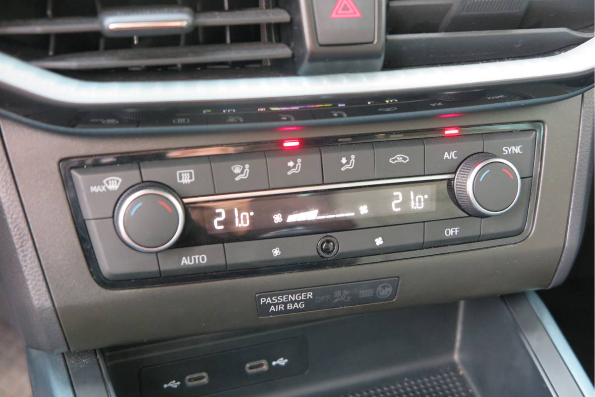 SEAT Arona SEAT Arona 1.0 TSI 70KW 95PK Xperience Connect,Led Matrix , Virtual cockpit, Keyless, Adaptive cruise, PDC, 18″ LMV , Navi,App / smartlink , Bleutooth , DAB+ etc. Dealer onderhouden .