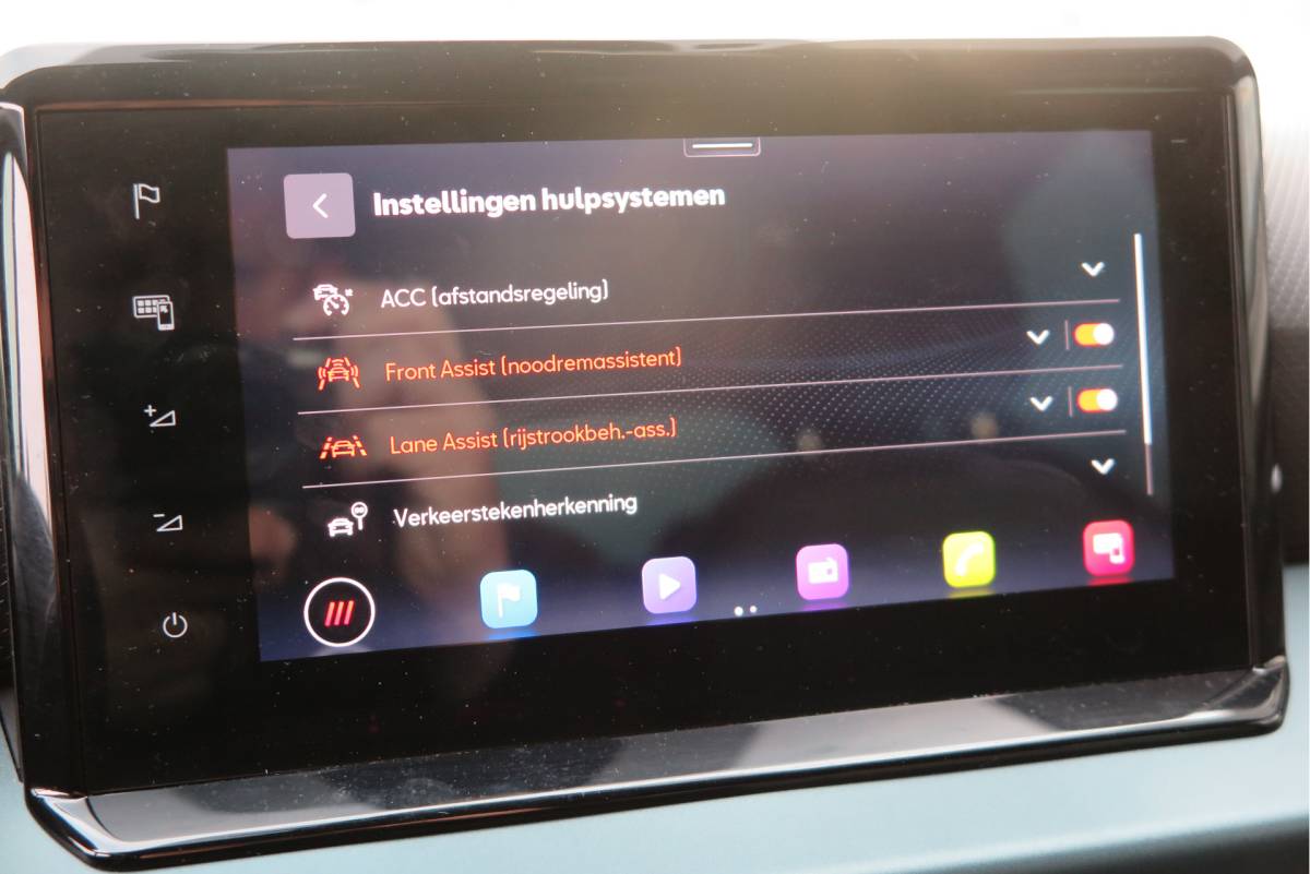 SEAT Arona SEAT Arona 1.0 TSI 70KW 95PK Xperience Connect,Led Matrix , Virtual cockpit, Keyless, Adaptive cruise, PDC, 18″ LMV , Navi,App / smartlink , Bleutooth , DAB+ etc. Dealer onderhouden .