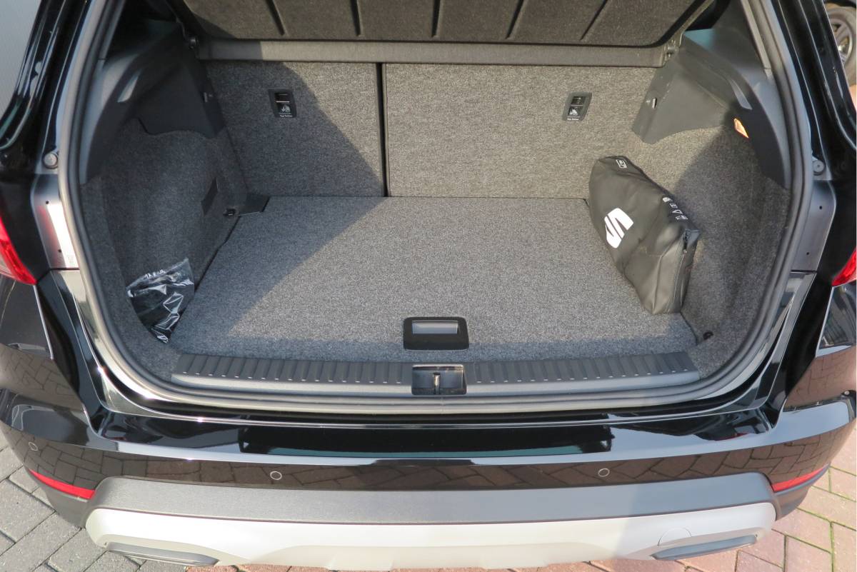 SEAT Arona SEAT Arona 1.0 TSI 70KW 95PK Xperience Connect,Led Matrix , Virtual cockpit, Keyless, Adaptive cruise, PDC, 18″ LMV , Navi,App / smartlink , Bleutooth , DAB+ etc. Dealer onderhouden .