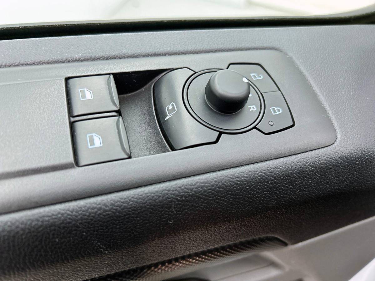 Ford Transit Custom Ford Transit Custom 300 2.0 TDCI L2H1 Trend Automaat Airco Cruise Navigatie Parkeersensoren Camera Carplay/ Android auto