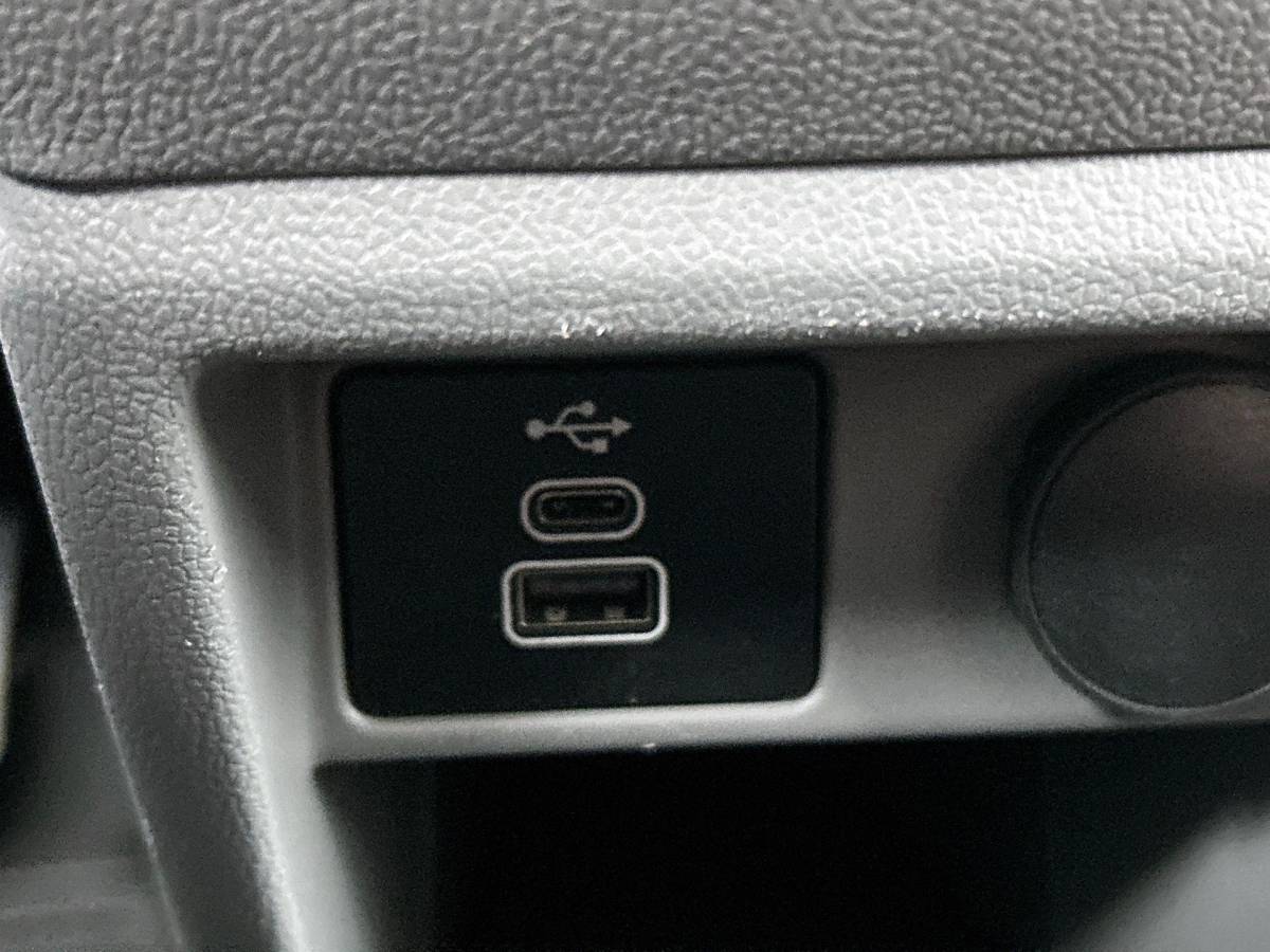 Ford Transit Custom Ford Transit Custom 300 2.0 TDCI L2H1 Trend Automaat Airco Cruise Navigatie Parkeersensoren Camera Carplay/ Android auto