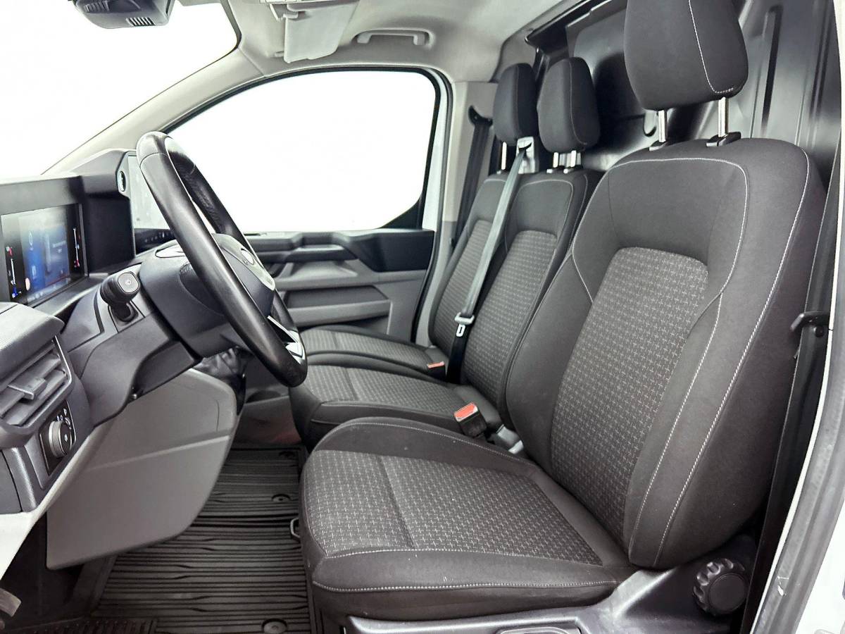 Ford Transit Custom Ford Transit Custom 300 2.0 TDCI L2H1 Trend Automaat Airco Cruise Navigatie Parkeersensoren Camera Carplay/ Android auto