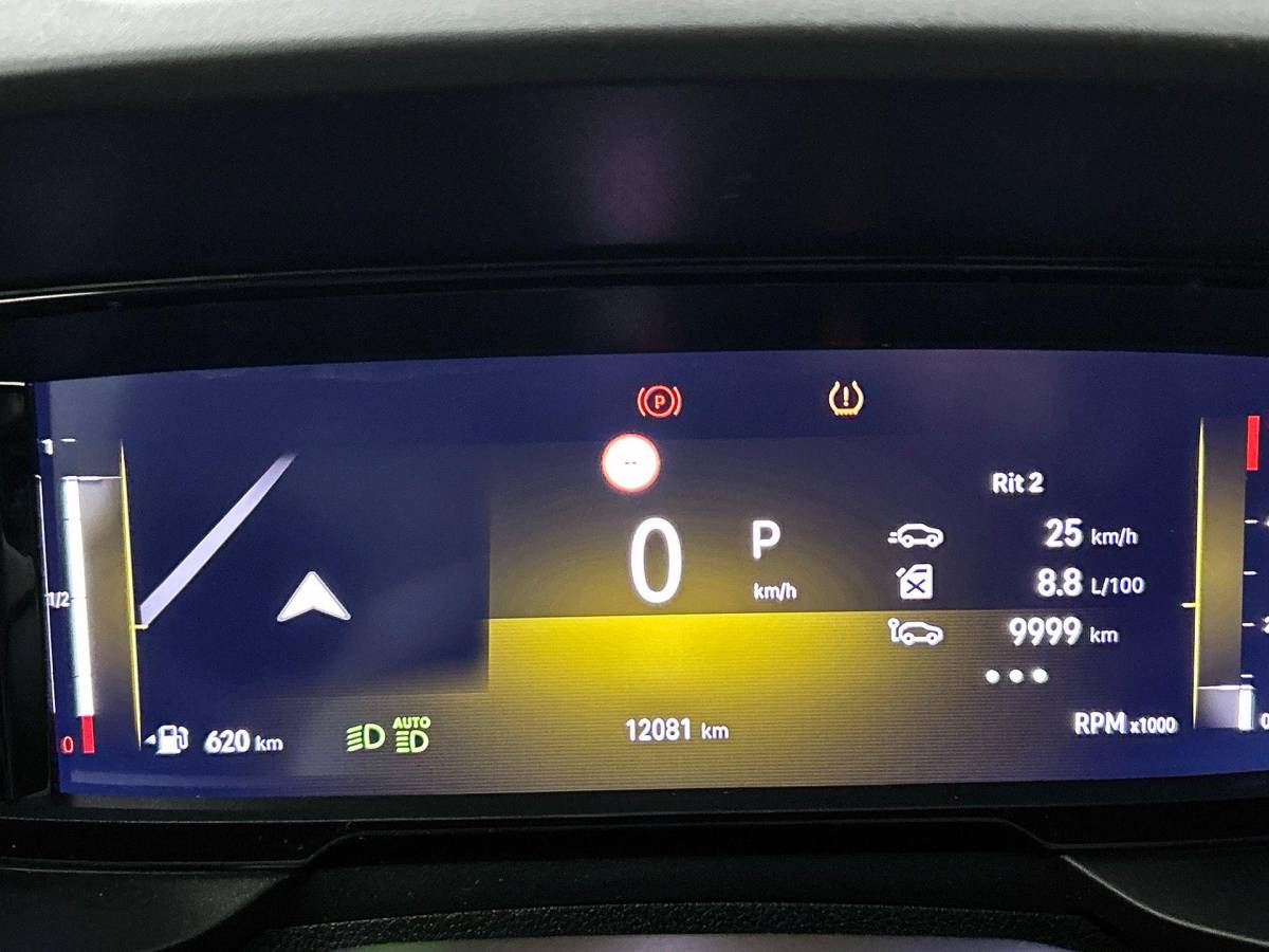 Opel Combo Opel Combo 1.5 BlueHDi 130PK L2 Automaat Apple Carplay / Android Auto Navigatie Trekhaak Airco Camera Cruise Control Parkeersensoren V+A DAB